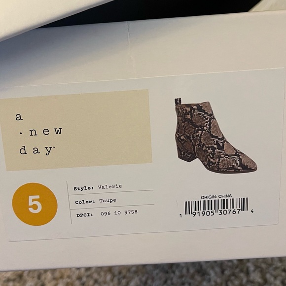 A new day Snakeskin Ankle Booties with Zipper - Picture 2 of 11